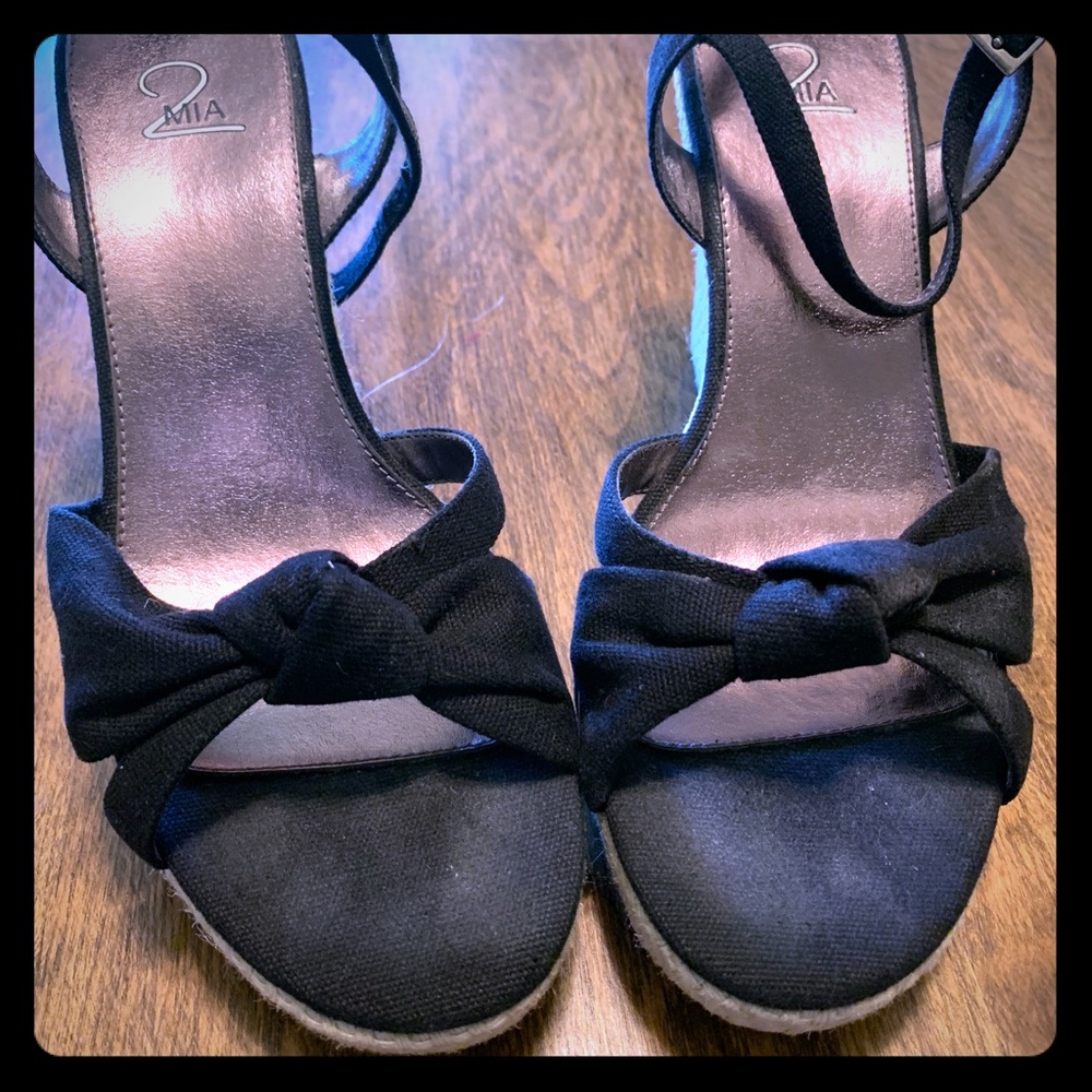 Like new pair of MIA wedge sandals!